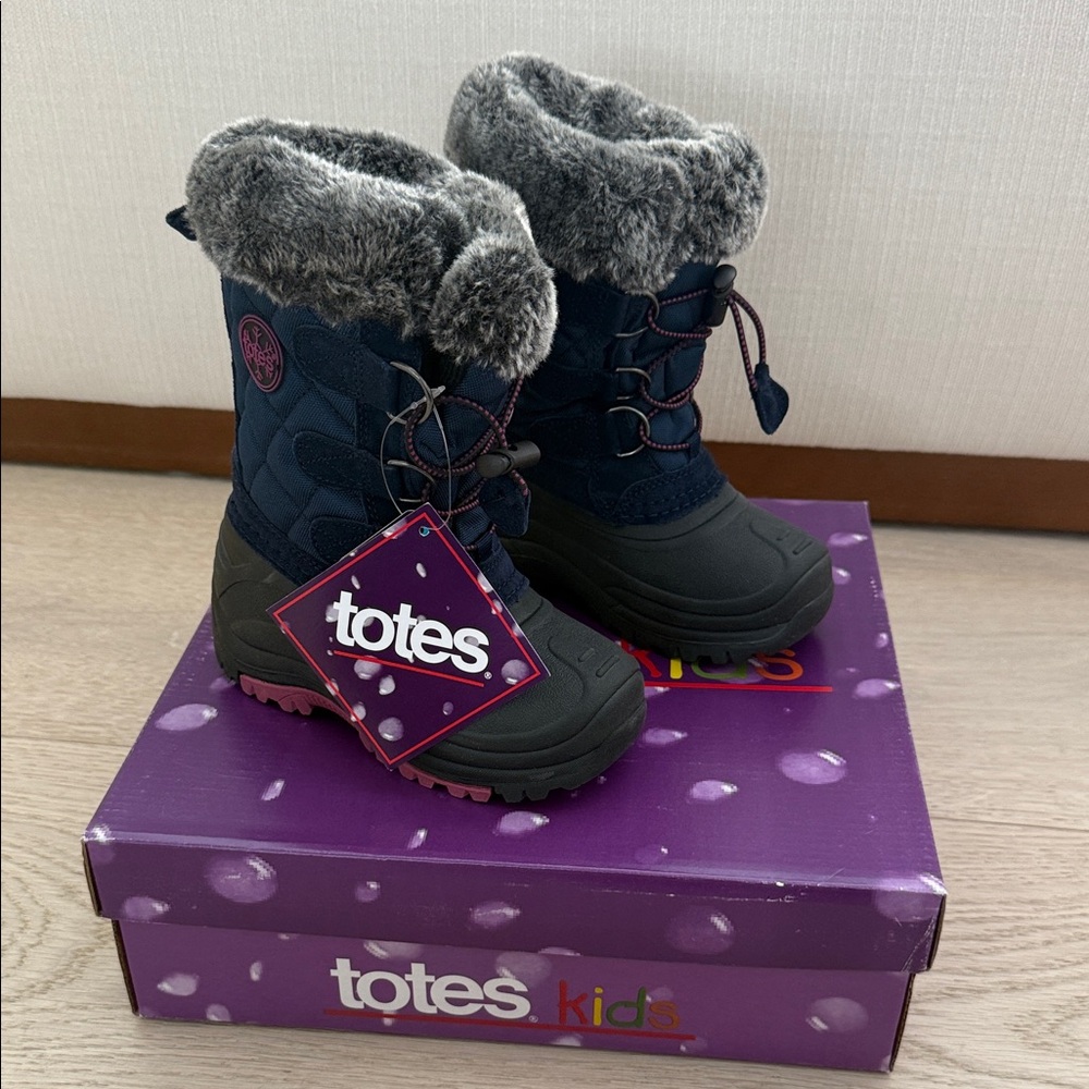 Totes Blue Night Kids Boots with Faux Fur